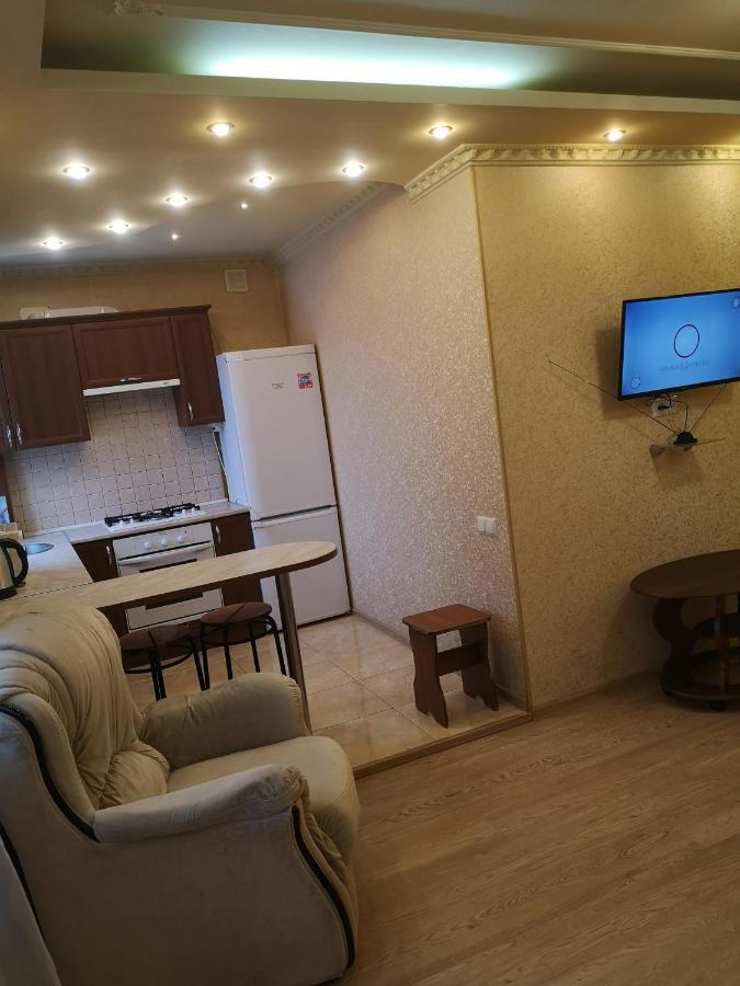 Апартаменти Двухкомнатная люкс студия с Wi-FI возле цирка в центре Луганськ Екстер'єр фото